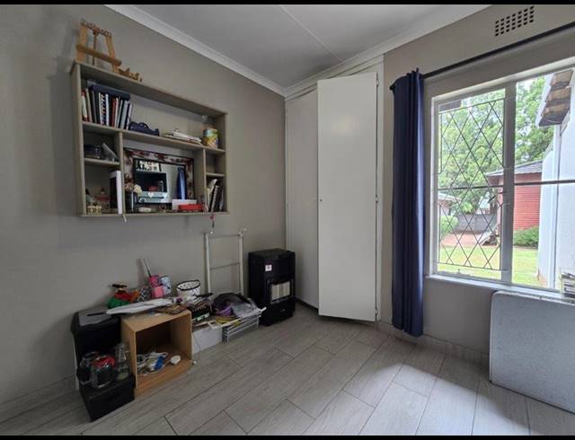 3 BEDROOM FREEHOLD FOR SALE IN BRACKENDOWNS